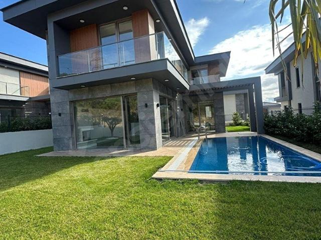 İzmit, Kocaeli içerisinde satılık Villa