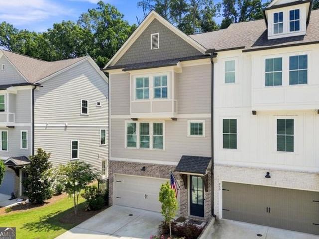 Townhouse for sale in Canton, Georgia