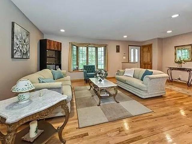 House for sale in River Edge, New Jersey