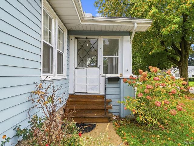 House for sale in Flint, Genesee County