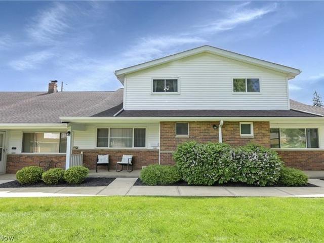 Condo for sale in North Olmsted, Ohio