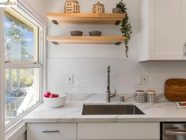 Condo for sale in Oakland, California