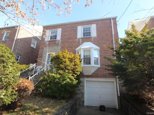 House for sale in The Bronx, Arverne