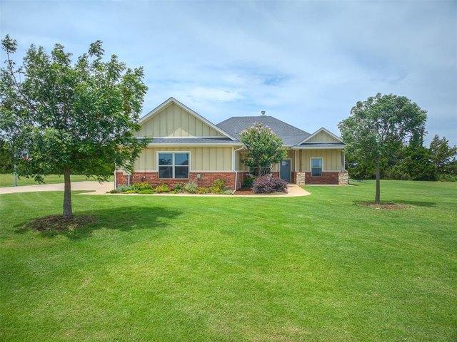 House for sale in Cashion, Oklahoma