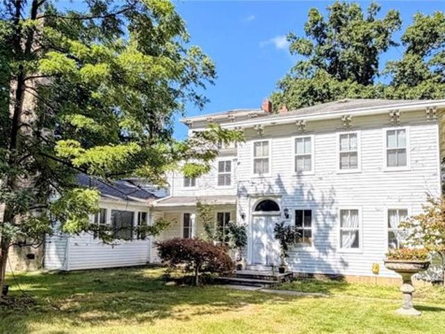 House for sale in Olmsted Falls, Cuyahoga County