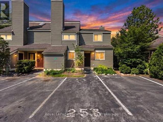 Townhouse for sale in Collingwood, Central Ontario
