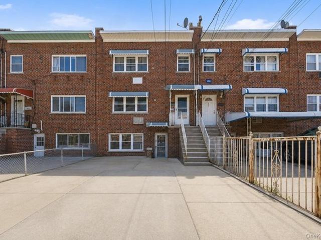 House for sale in The Bronx, Arverne