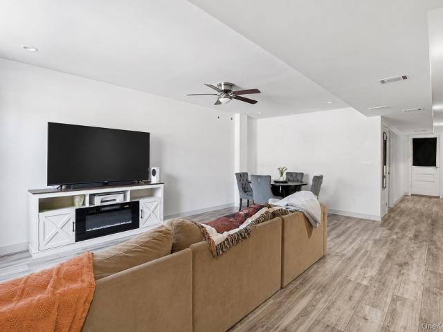 House for sale in The Bronx, Arverne