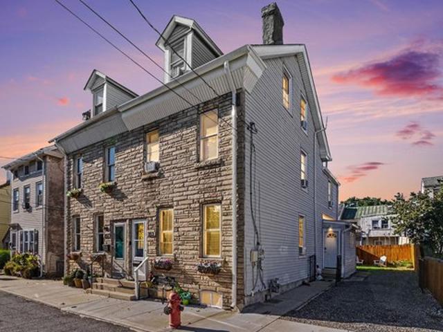 Townhouse for sale in Chester, Pennsylvania
