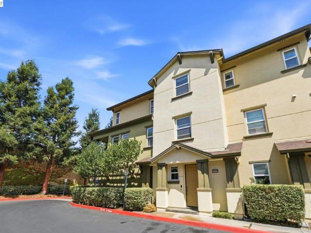 Townhouse for sale in Hayward, Alameda County