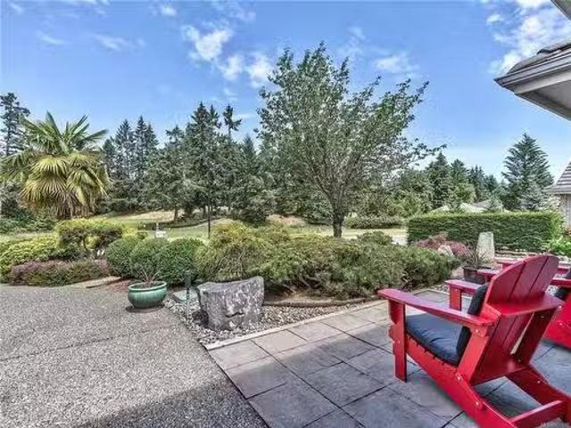 House for sale in Nanoose Bay