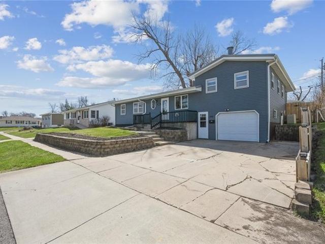 House for sale in Linn, Iowa