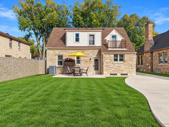 House for sale in Pasadena, Wauwatosa