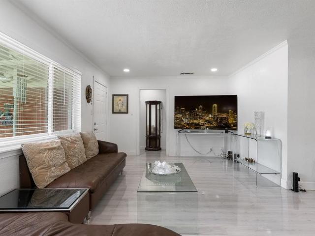 House for sale in Farmers Branch, Texas