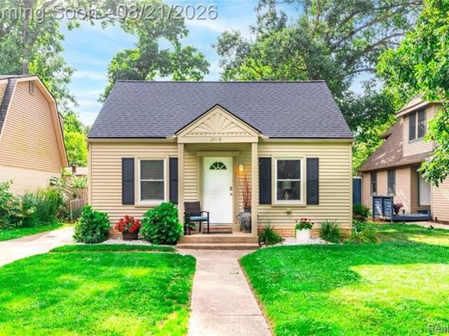 House for sale in Grosse Ile, Michigan