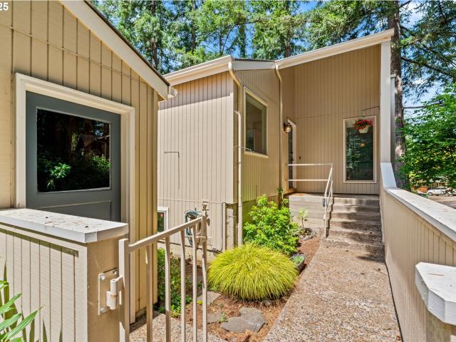 Townhouse for sale in Eugene