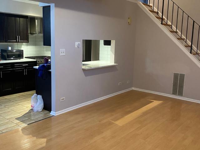 Townhouse for sale in Streamwood, Illinois