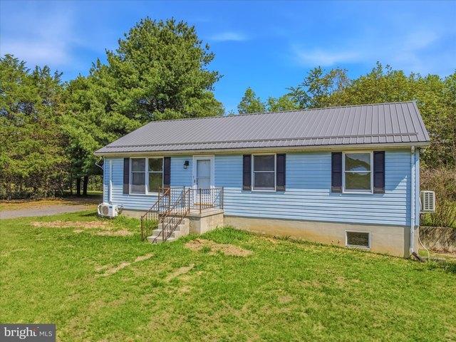 House for sale in Berkeley Springs, West Virginia