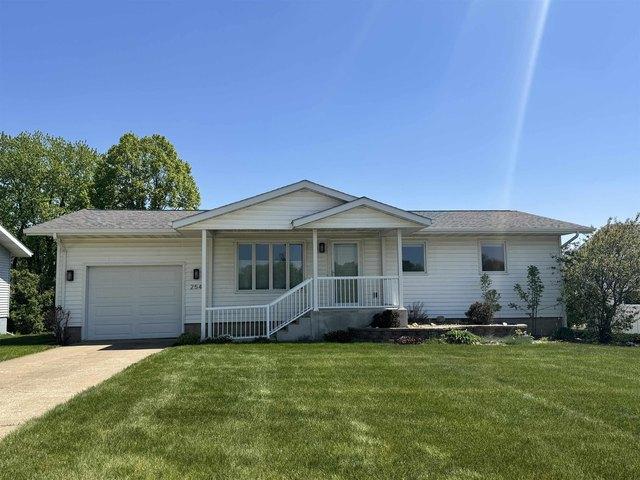 House for sale in New Hampton, Iowa