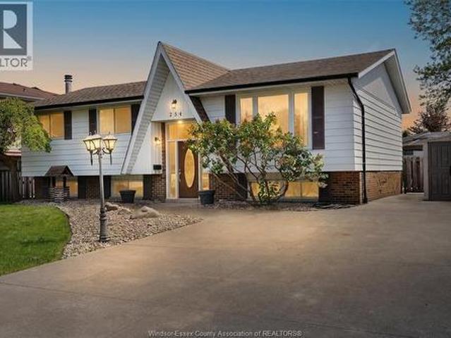 House for sale in Lakeshore, Ontario