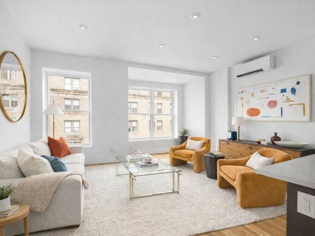 Townhouse for sale in Arverne, New York