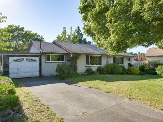 House for sale in Haultain Corners, Victoria