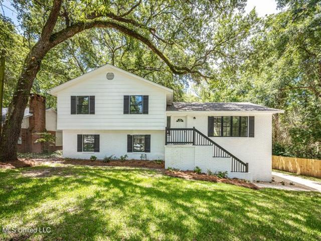 House for sale in Ocean Springs, Mississippi