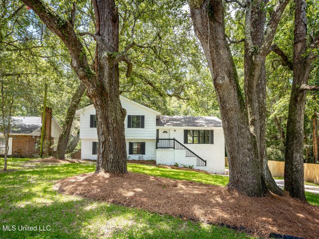 House for sale in Ocean Springs, Mississippi