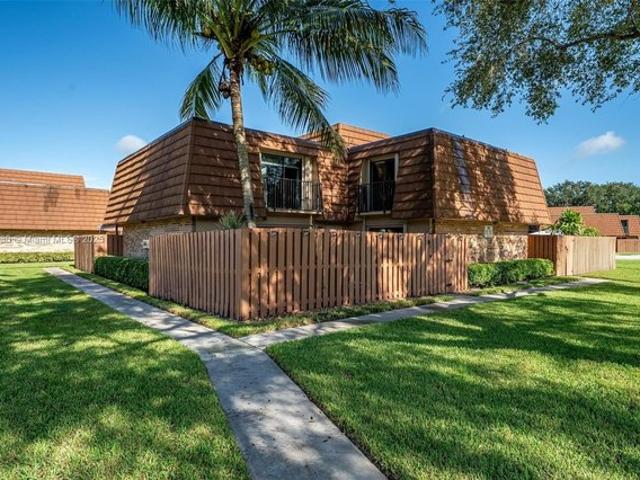 Townhouse for sale in Cooper City, Florida