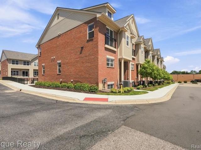 Townhouse for sale in Novi, Michigan