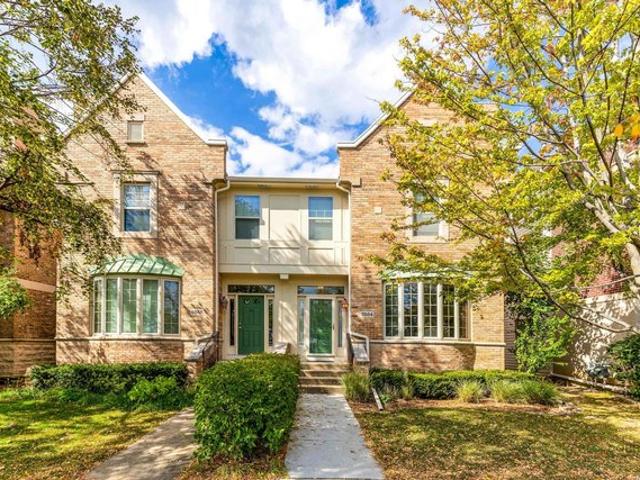 Townhouse for sale in Glenview, Illinois