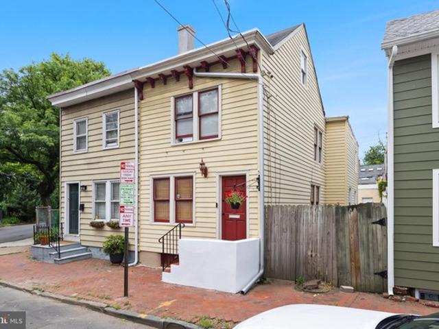 Townhouse for sale in Trenton, New Jersey