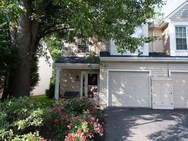 Townhouse for sale in Oakmont, Pennsylvania