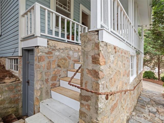 House for sale in Saluda, North Carolina