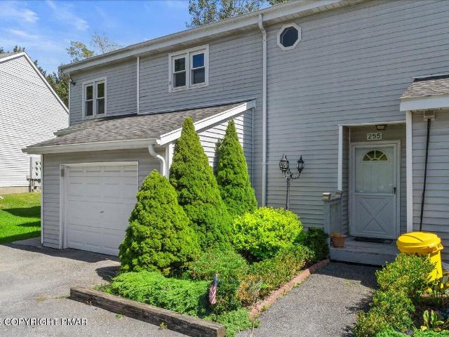 Townhouse for sale in Mount Pocono, Pennsylvania