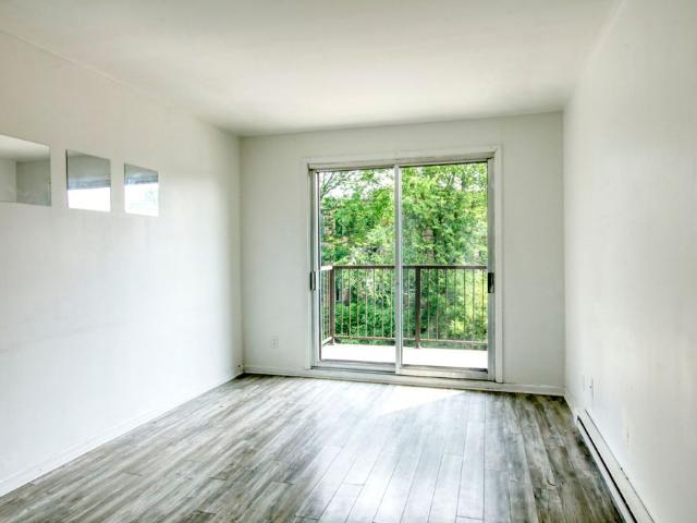 Apartment for rent in Saint-lambert, Quebec