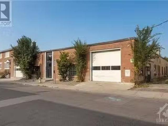 House for sale in Vanier, Ontario