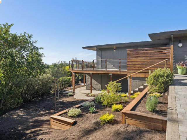 House for sale in Oakland, Alameda County