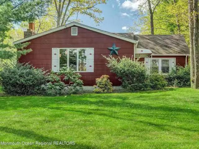 House for rent in Freehold