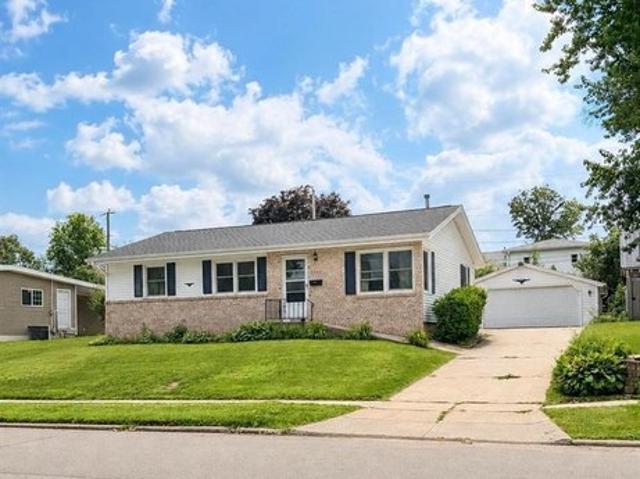 House for sale in Linn, Iowa