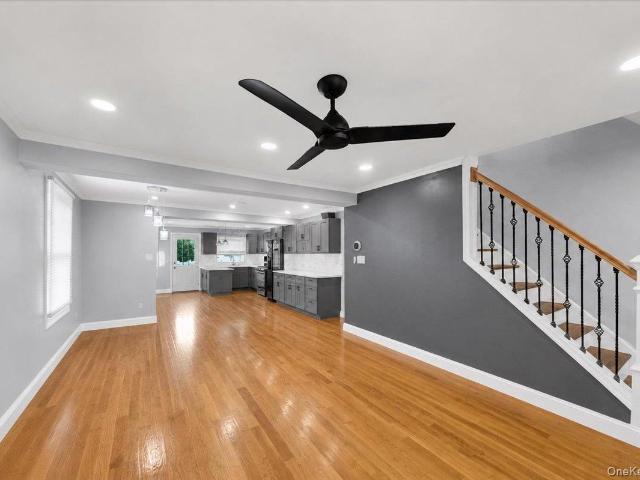 House for sale in The Bronx, Arverne
