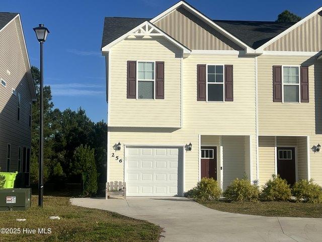 Townhouse for sale in Holly Ridge, North Carolina