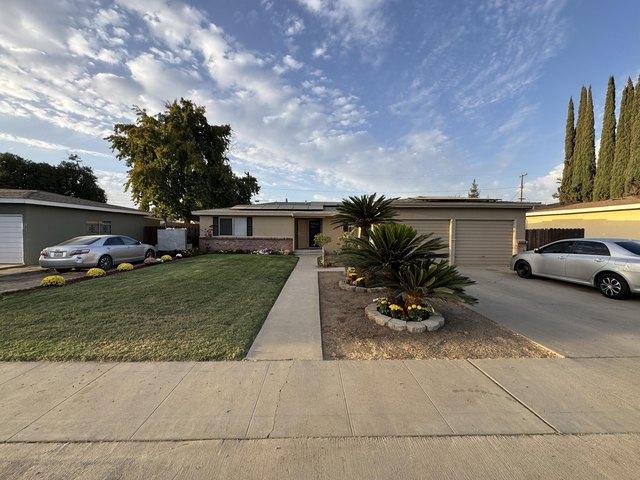 House for sale in Tulare, Tulare County
