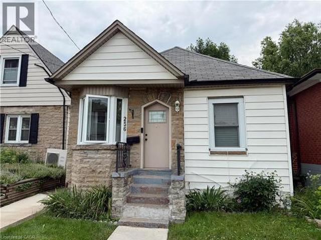 House for sale in Ancaster, Ontario
