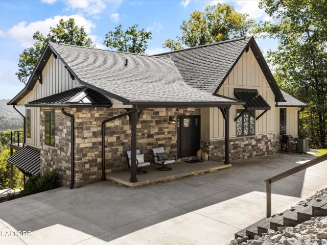 House for sale in Rock Harbor, New Tazewell