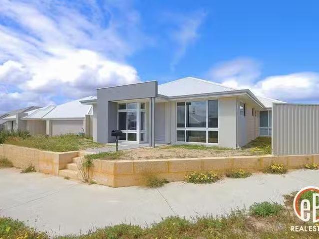 House for rent in Golden Bay
