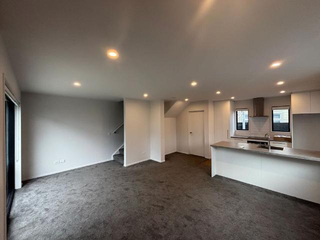Townhouse for rent in Heathcote, Canterbury
