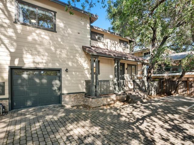 Duplex for sale in Saint Helena, California