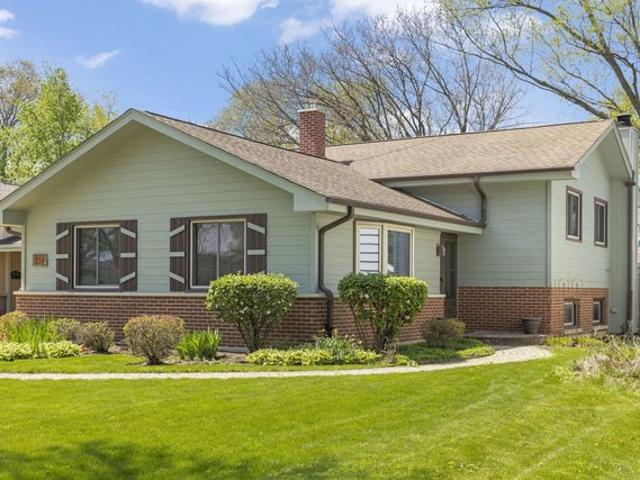 House for sale in Glen Ellyn, Illinois