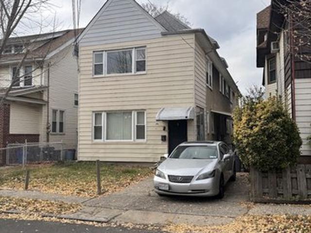 Townhouse for sale in Arverne, New York